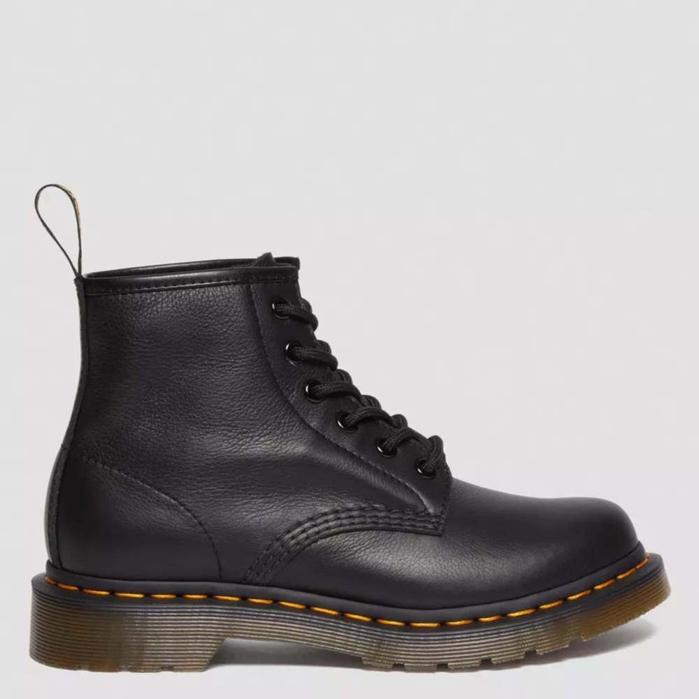 Dr. Martens Black